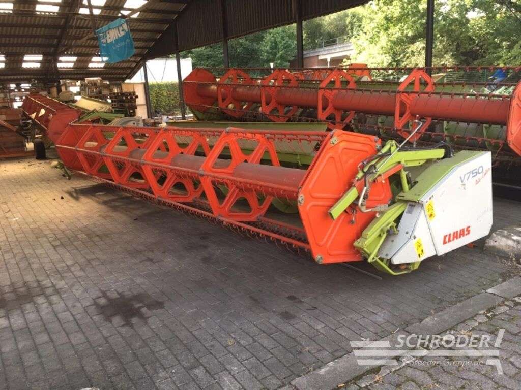CLAAS V 750 reaper