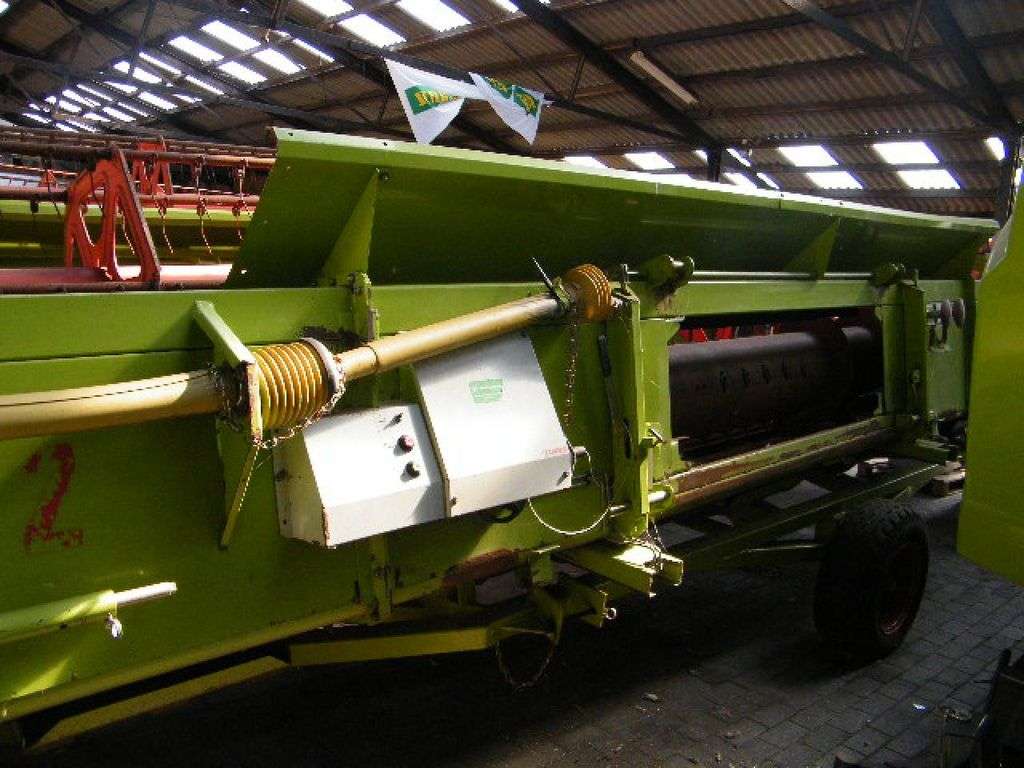 CLAAS V 750 reaper - Photo 4