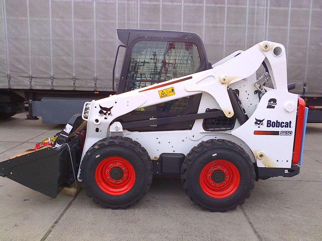 BOBCAT S650 skid steer
