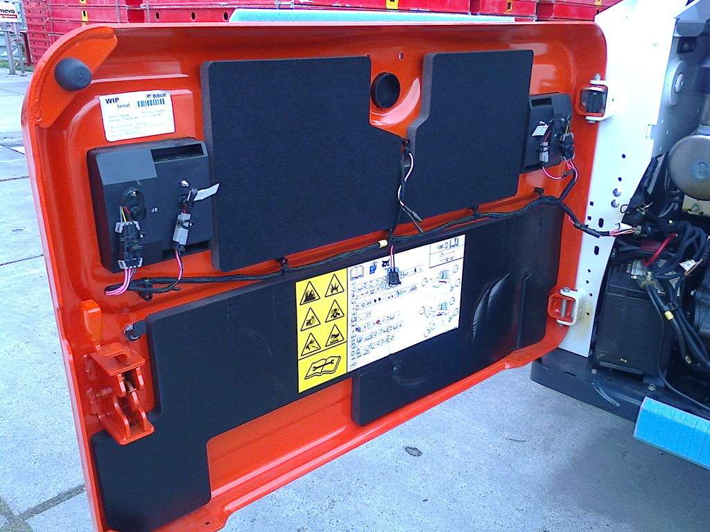 BOBCAT S650 skid steer - Photo 14