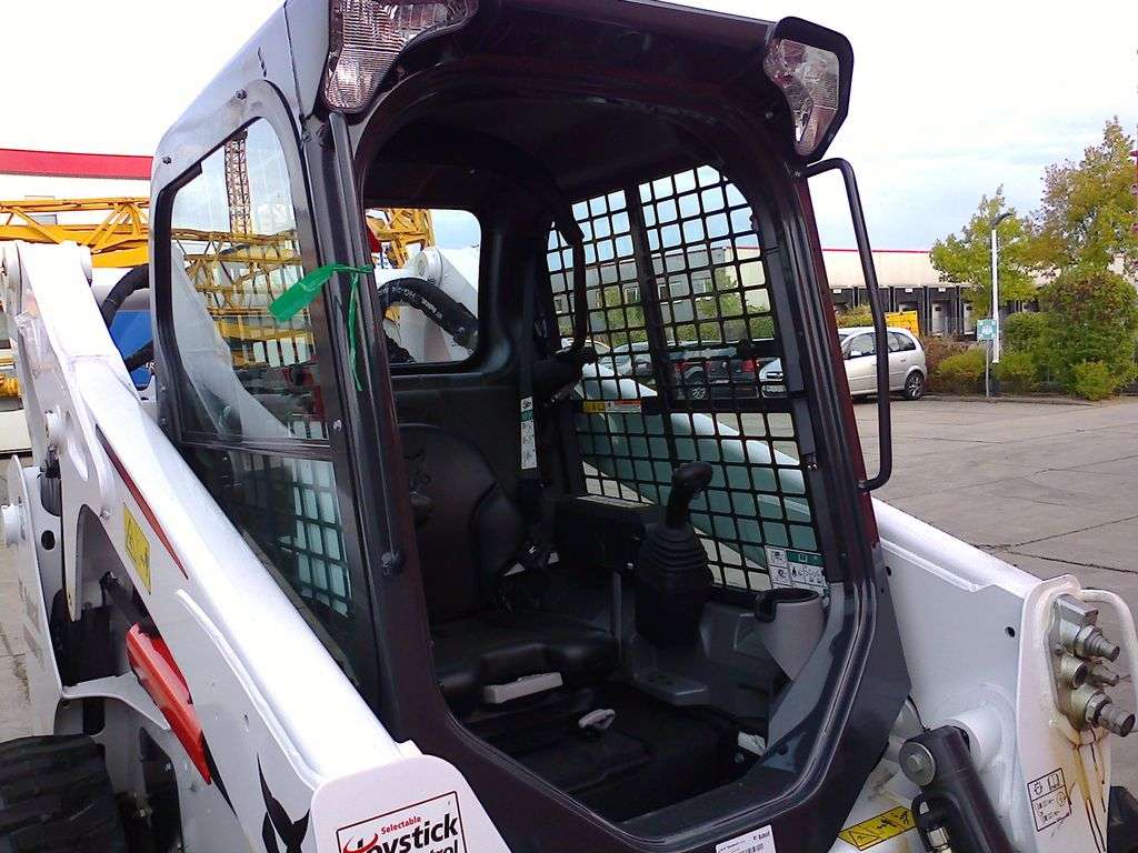 BOBCAT S650 skid steer - Photo 16