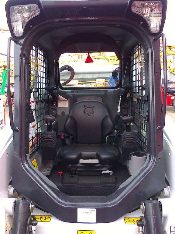 BOBCAT S650 skid steer - Photo 17