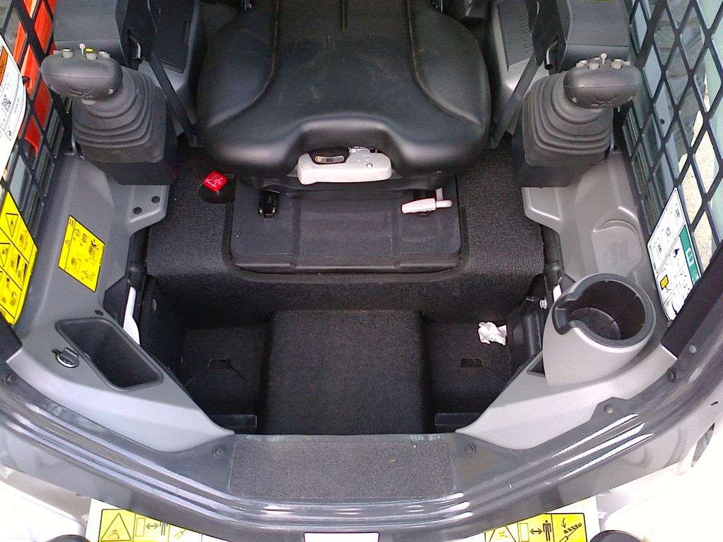 BOBCAT S650 skid steer - Photo 20