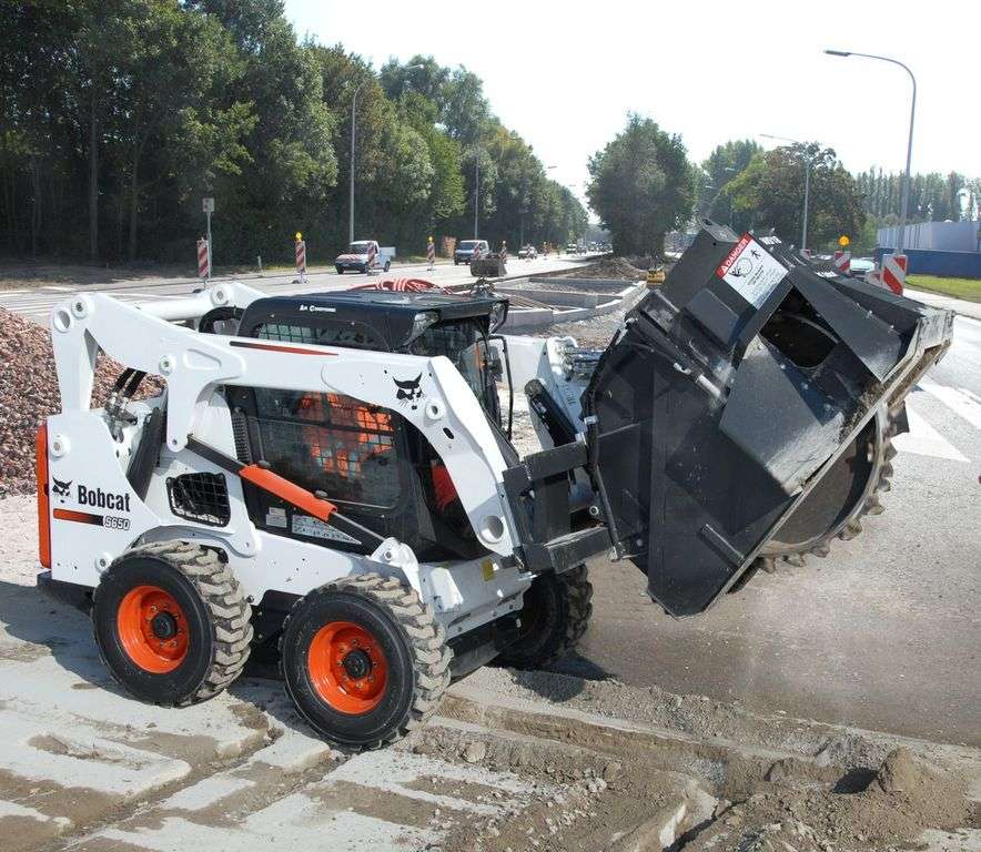 BOBCAT S650 skid steer - Photo 26