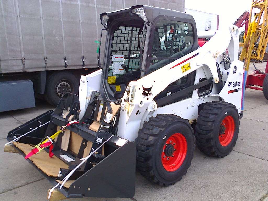 BOBCAT S650 skid steer - Photo 4