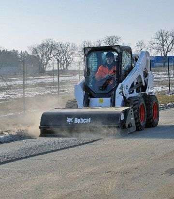 BOBCAT S650 skid steer - Photo 32