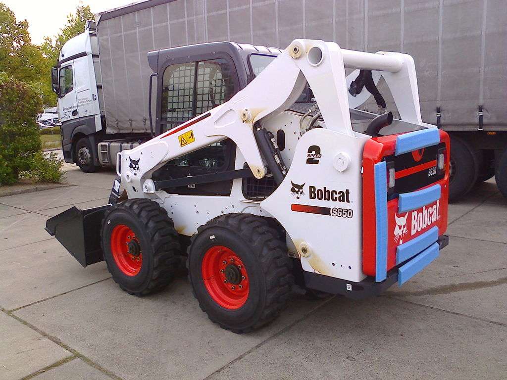 BOBCAT S650 skid steer - Photo 8