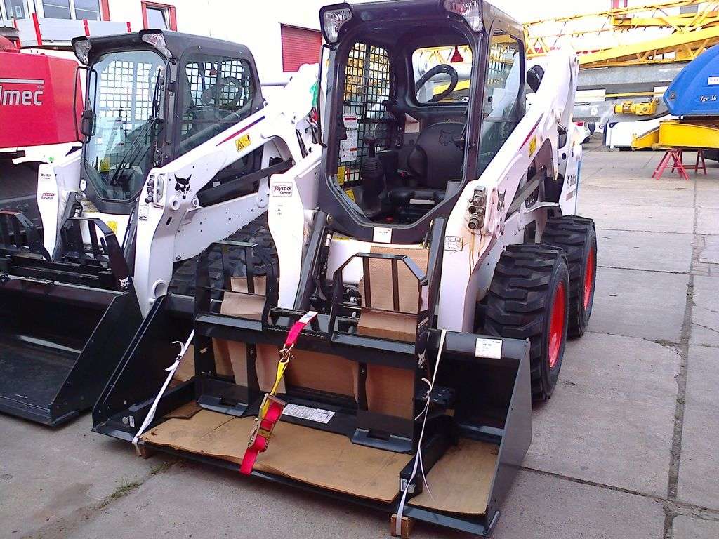 BOBCAT S650 skid steer - Photo 9