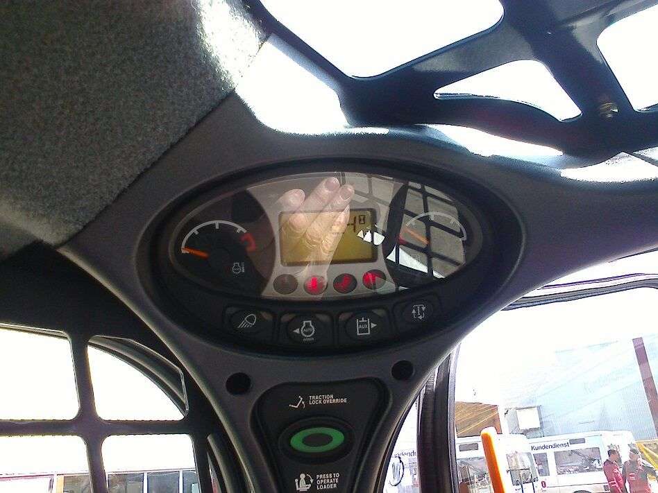 New BOBCAT S630 skid steer - Photo 28