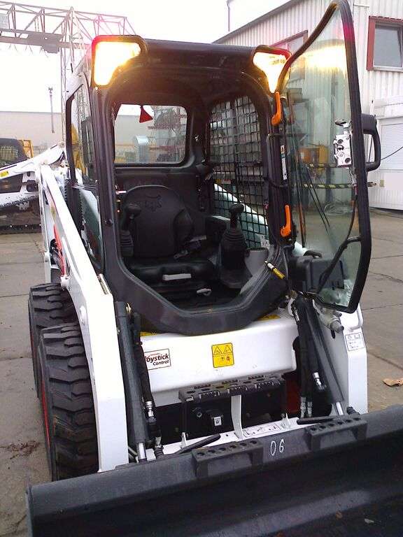 New BOBCAT S450 skid steer - Photo 13