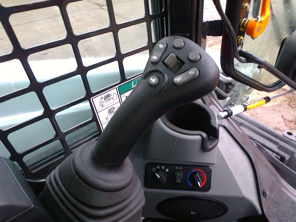 New BOBCAT S450 skid steer - Photo 16