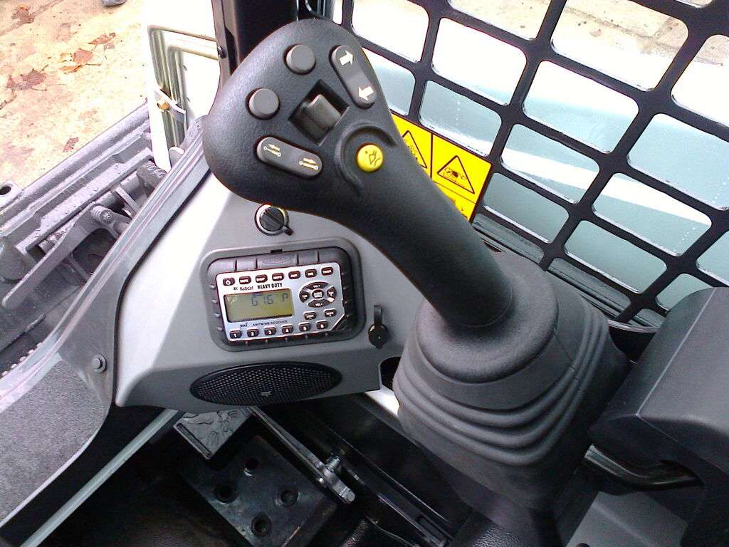 New BOBCAT S450 skid steer - Photo 18