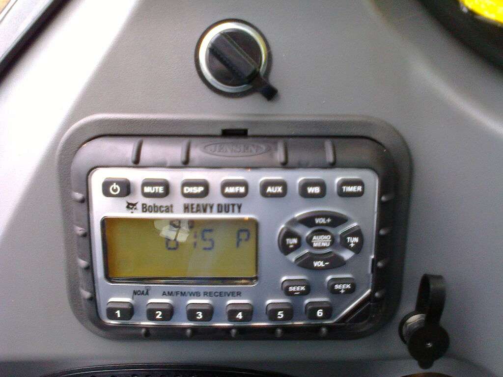 New BOBCAT S450 skid steer - Photo 20