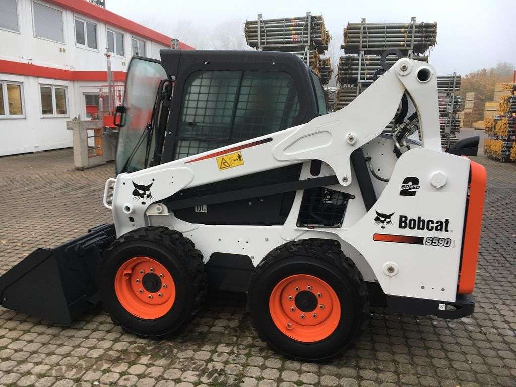 New BOBCAT S 590 skid steer