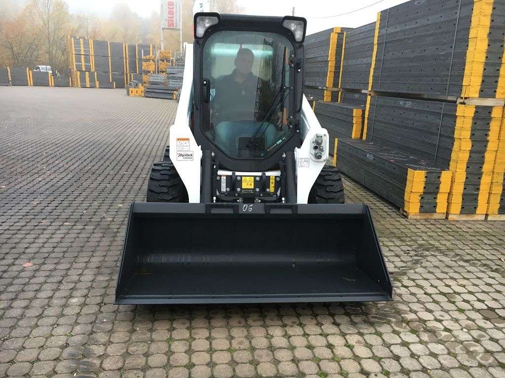 New BOBCAT S 590 skid steer - Photo 2