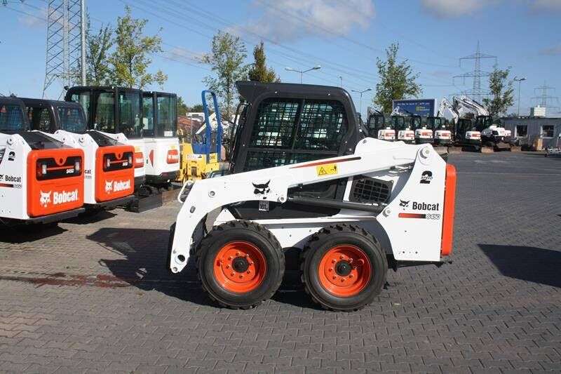 BOBCAT S 450 skid steer