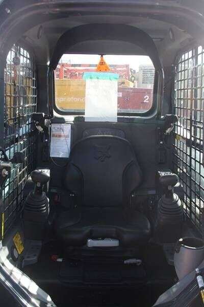 BOBCAT S 450 skid steer - Photo 3