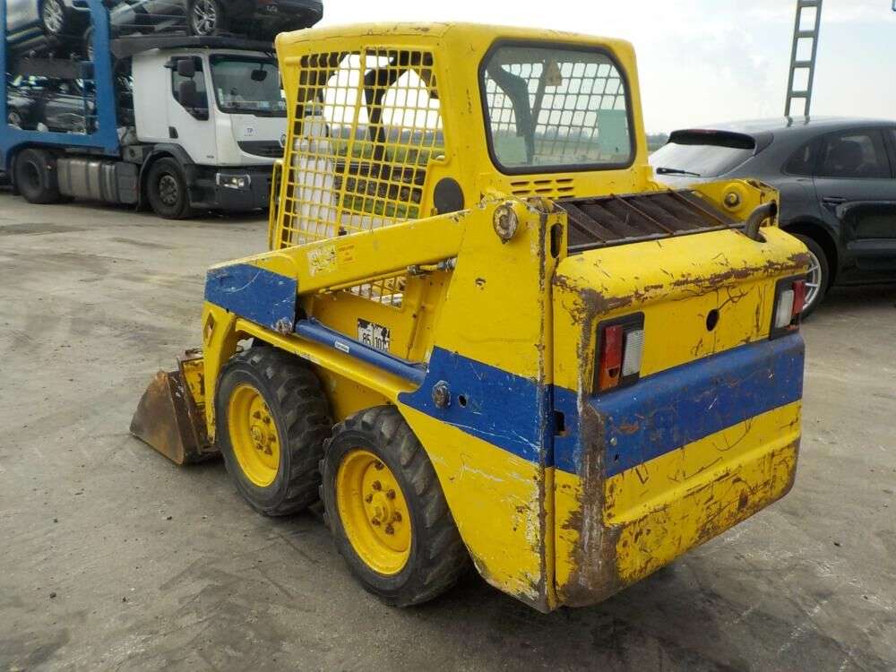 BOBCAT S100 skid steer for sale by auction - Photo 2