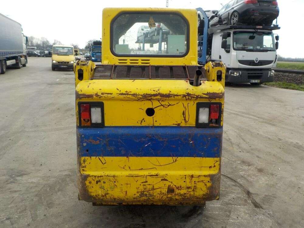 BOBCAT S100 skid steer for sale by auction - Photo 7
