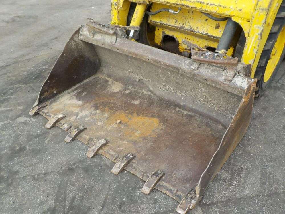 BOBCAT S100 skid steer for sale by auction - Photo 9