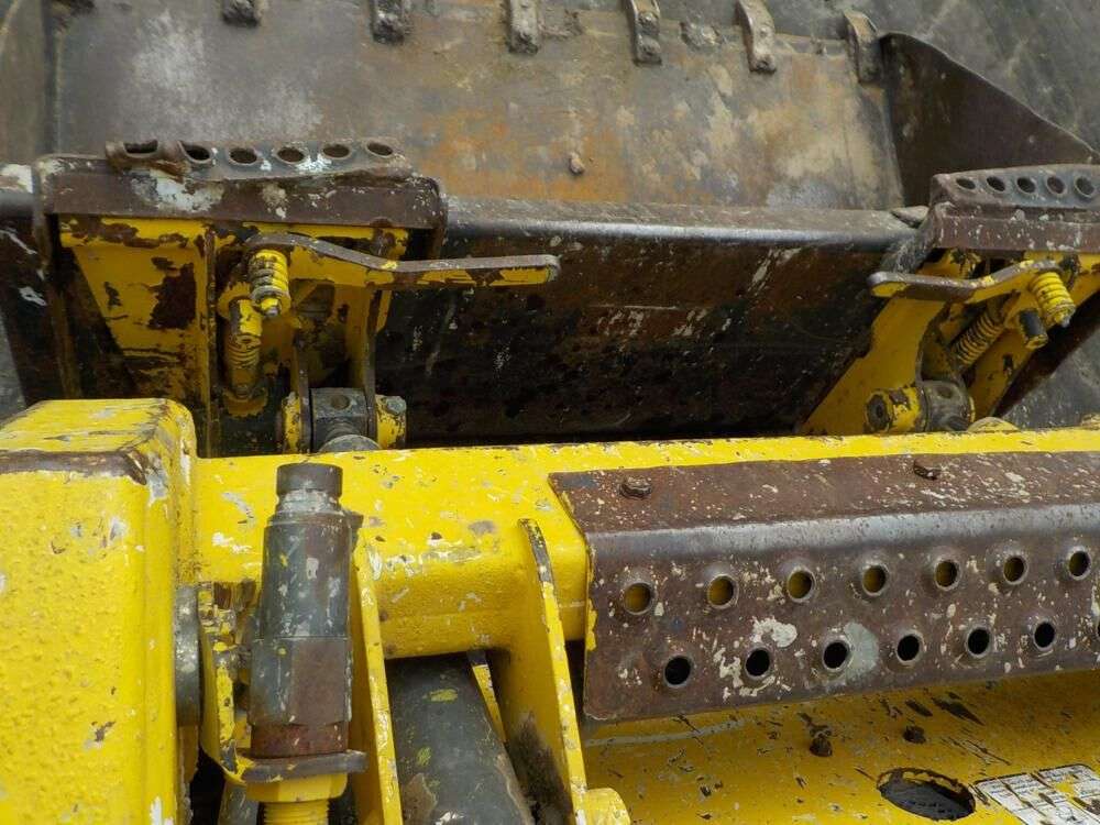 BOBCAT S100 skid steer for sale by auction - Photo 10