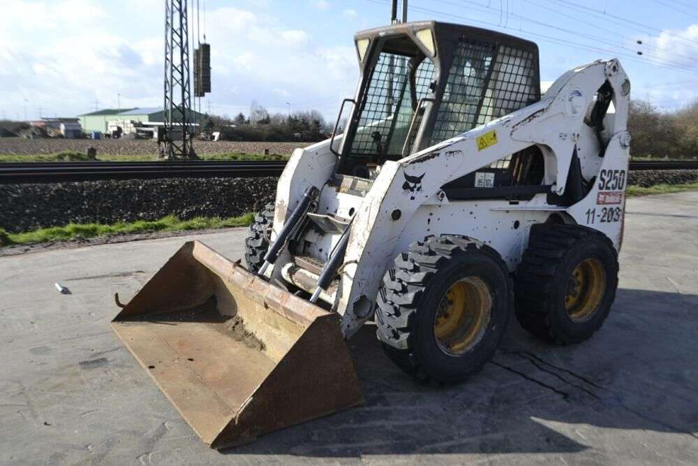 BOBCAT S250 skid steer for sale by auction