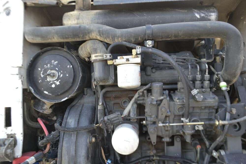 BOBCAT S250 skid steer for sale by auction - Photo 11