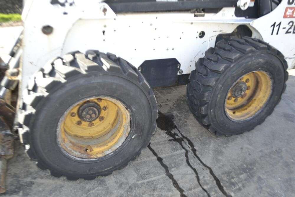BOBCAT S250 skid steer for sale by auction - Photo 5