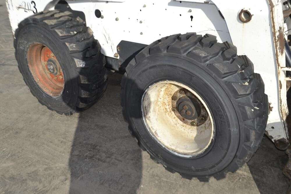 BOBCAT S250 skid steer for sale by auction - Photo 6