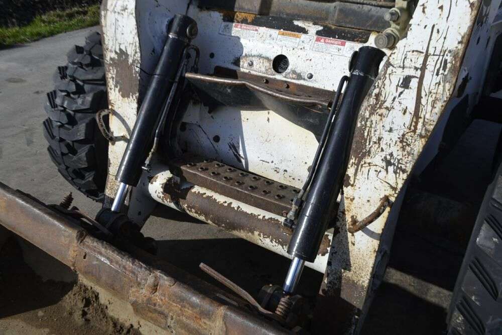 BOBCAT S250 skid steer for sale by auction - Photo 8