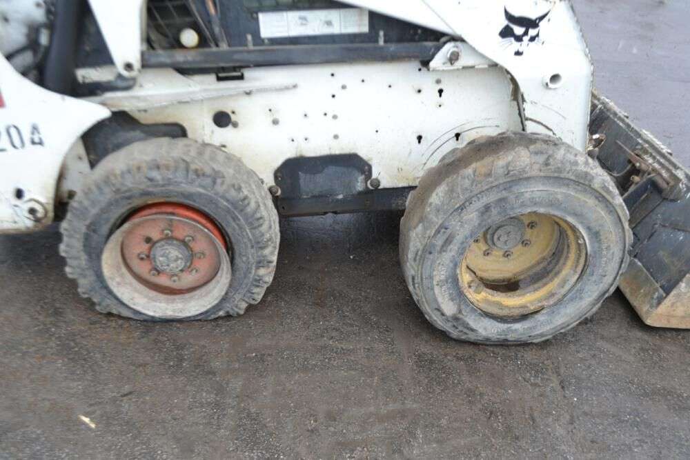 BOBCAT S250 skid steer for sale by auction - Photo 5