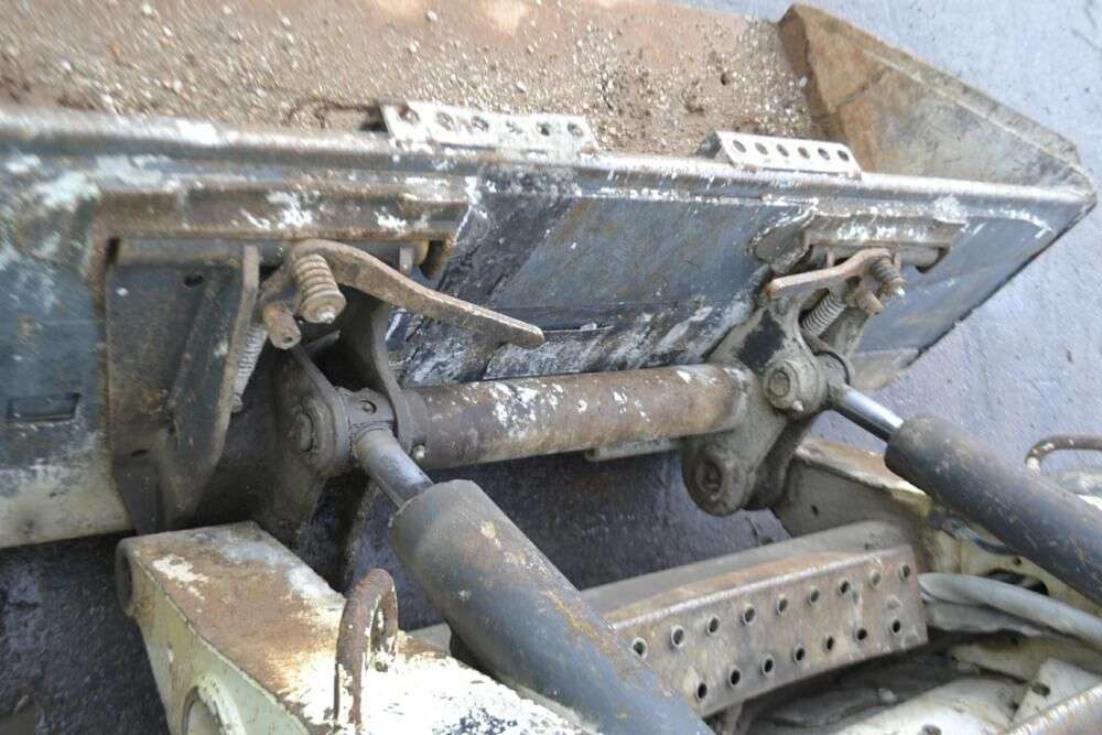 BOBCAT S250 skid steer for sale by auction - Photo 8