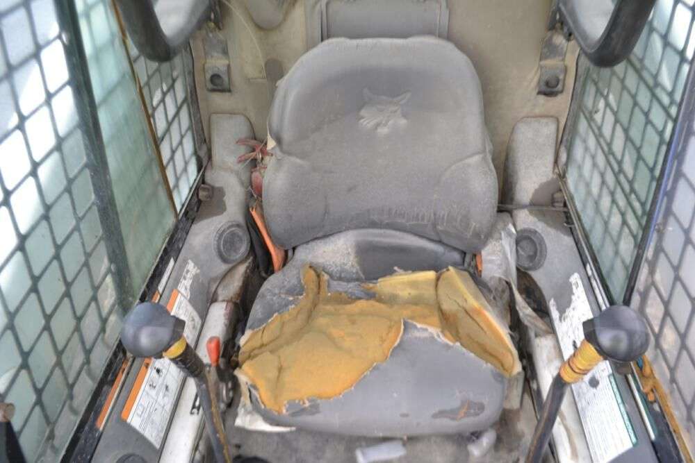 BOBCAT S250 skid steer for sale by auction - Photo 10