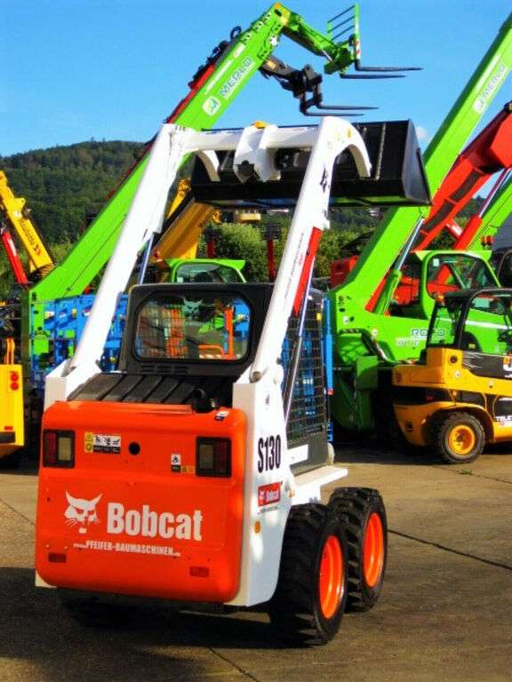 BOBCAT S 130 skid steer