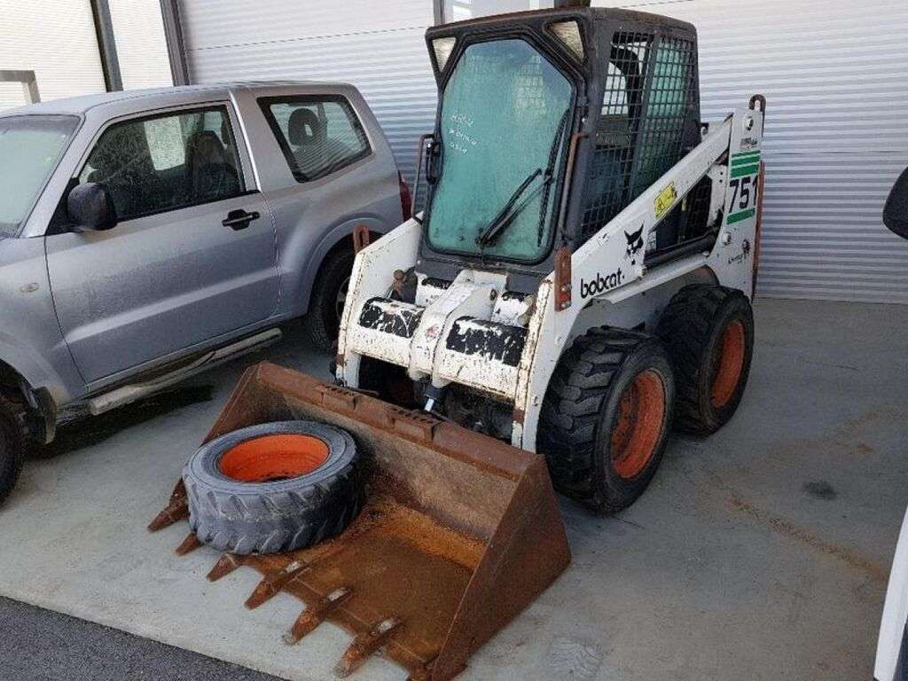 BOBCAT 751 skid steer - Photo 3