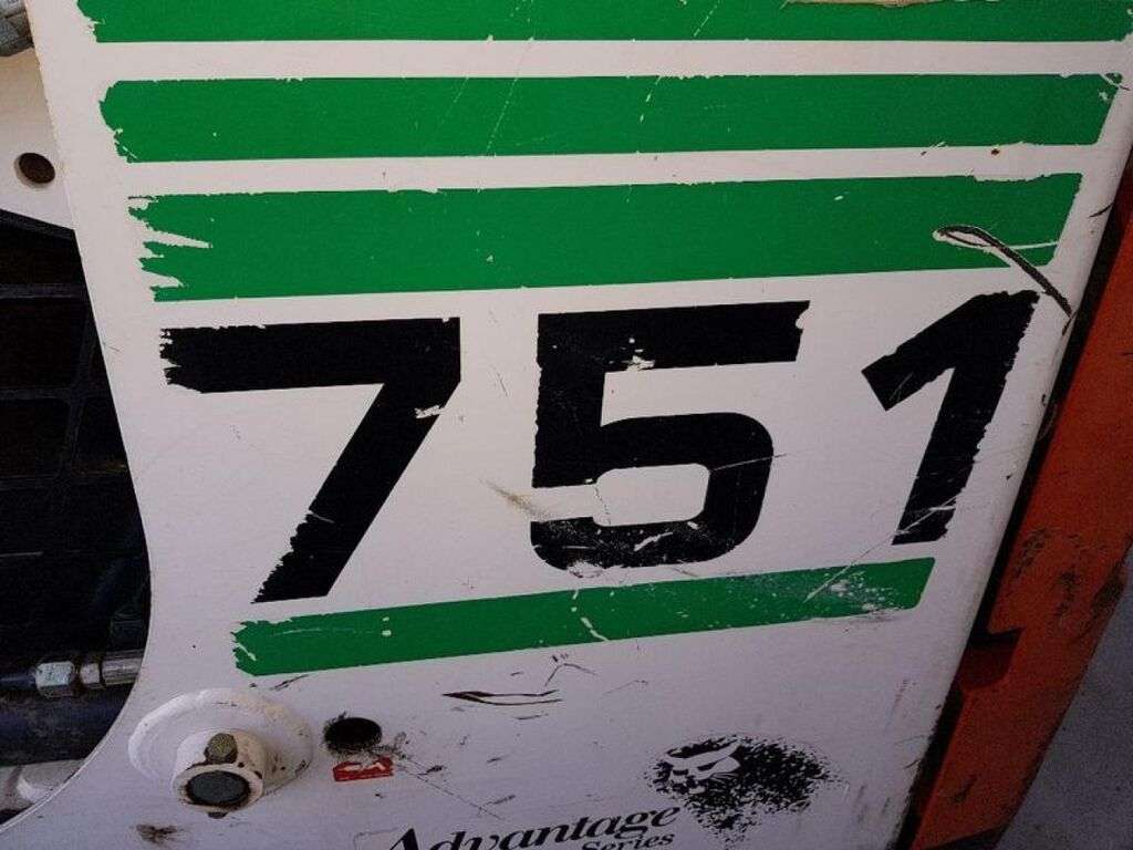 BOBCAT 751 skid steer - Photo 5