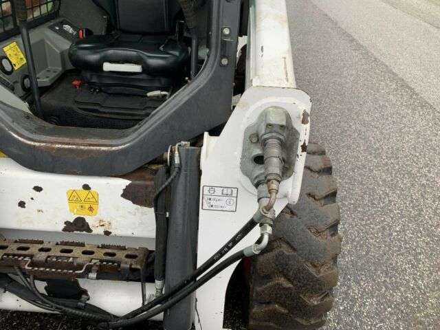 BOBCAT S 590 skid steer - Photo 12