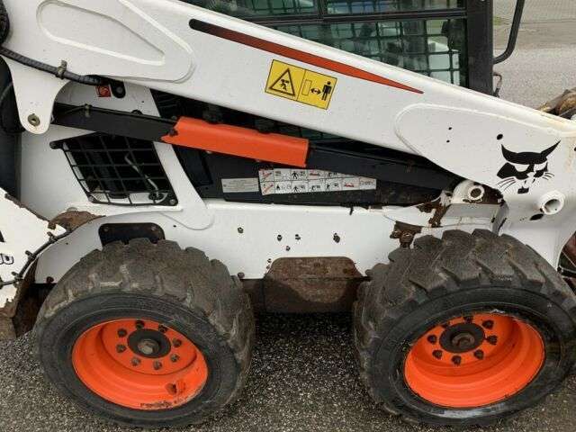 BOBCAT S 590 skid steer - Photo 14
