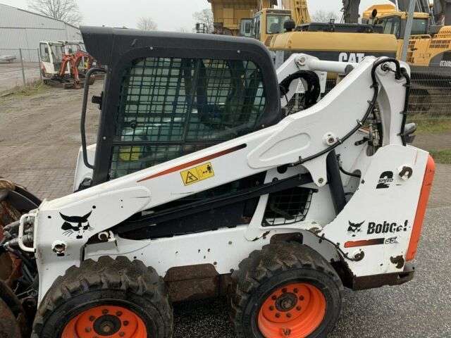 BOBCAT S 590 skid steer - Photo 15