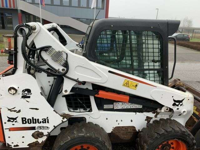 BOBCAT S 590 skid steer - Photo 16