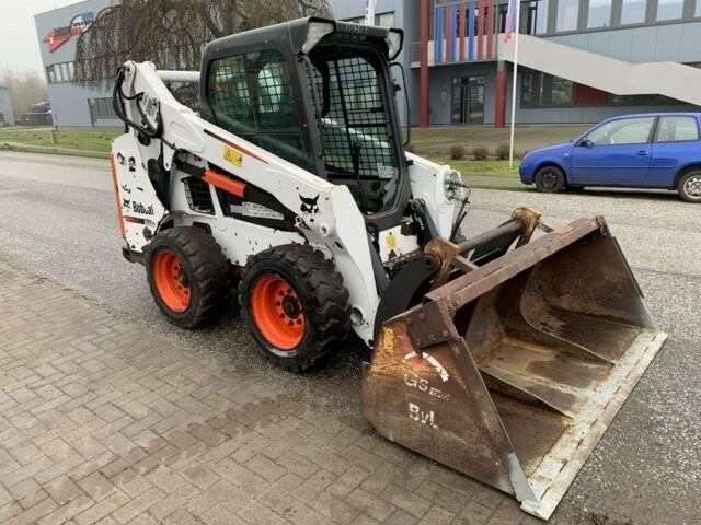 BOBCAT S 590 skid steer - Photo 3