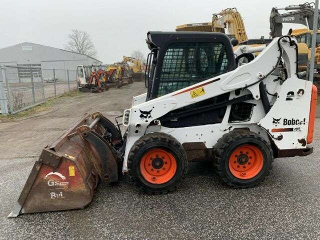 BOBCAT S 590 skid steer - Photo 6