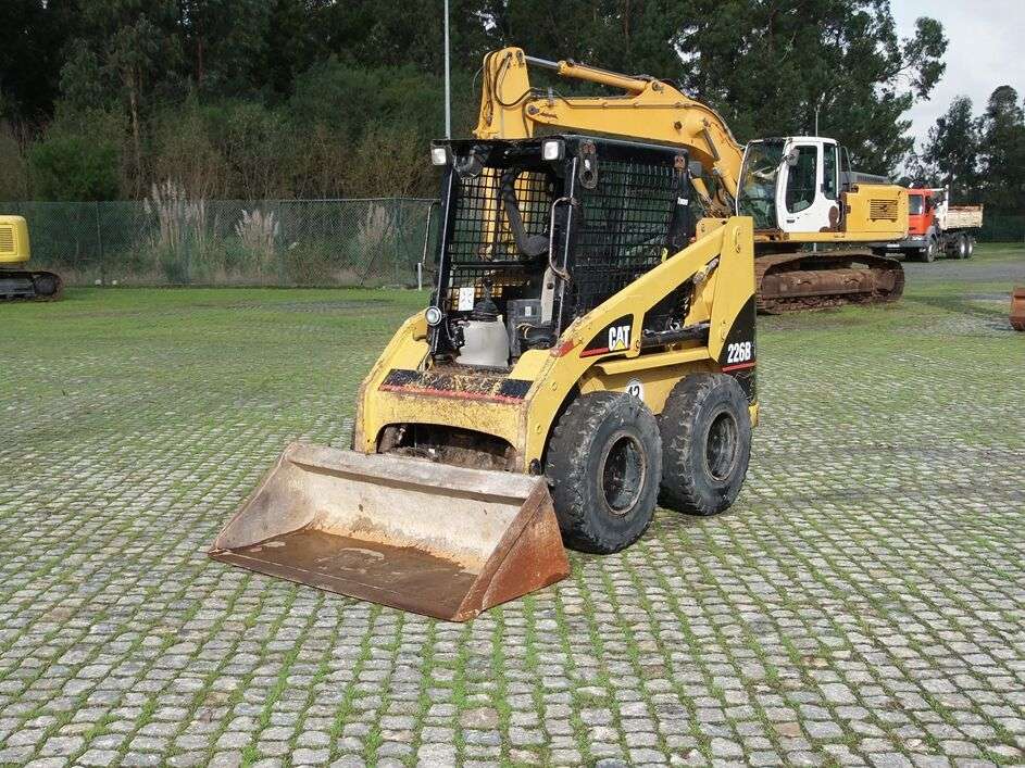 CATERPILLAR 226B skid steer