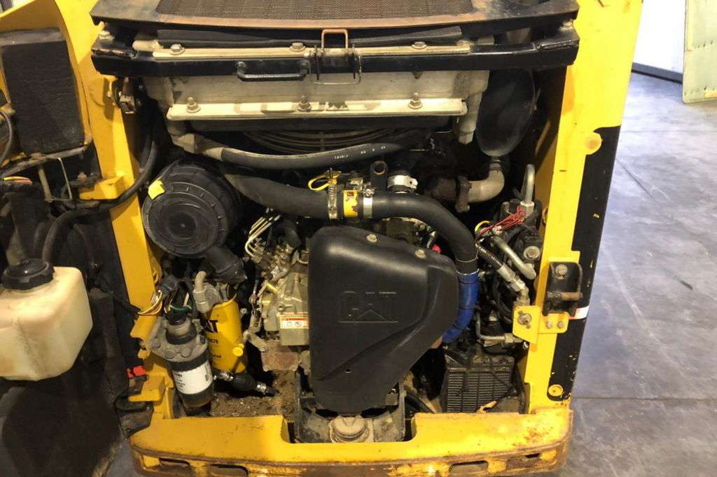 CATERPILLAR 226B skid steer - Photo 4