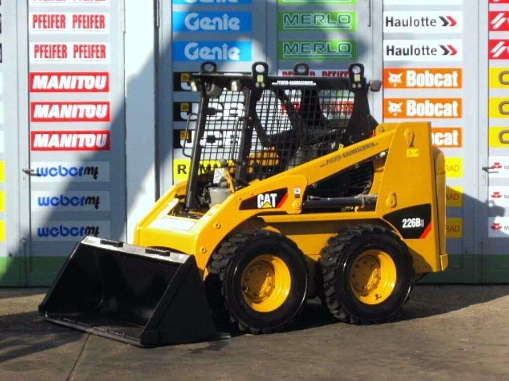 CATERPILLAR 226-B3 skid steer