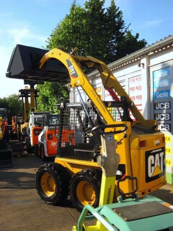 CATERPILLAR 226-B3 skid steer - Photo 12