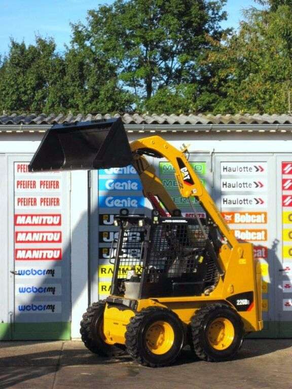 CATERPILLAR 226-B3 skid steer - Photo 4