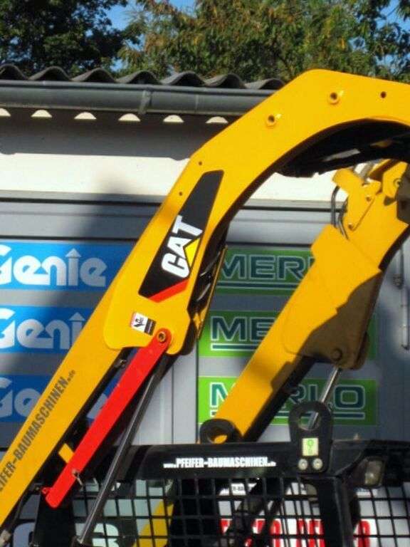 CATERPILLAR 226-B3 skid steer - Photo 9