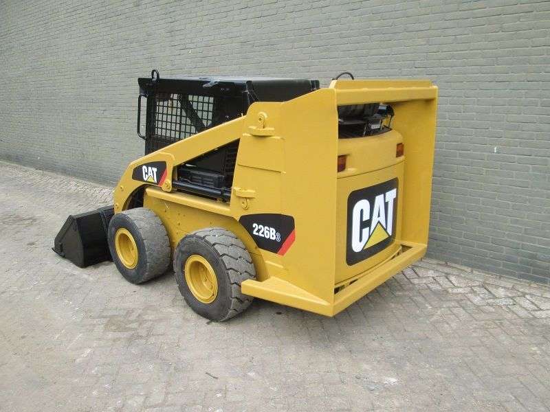 CATERPILLAR 226B skid steer