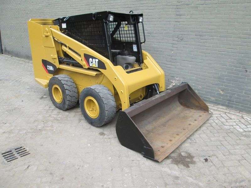 CATERPILLAR 226B skid steer - Photo 4
